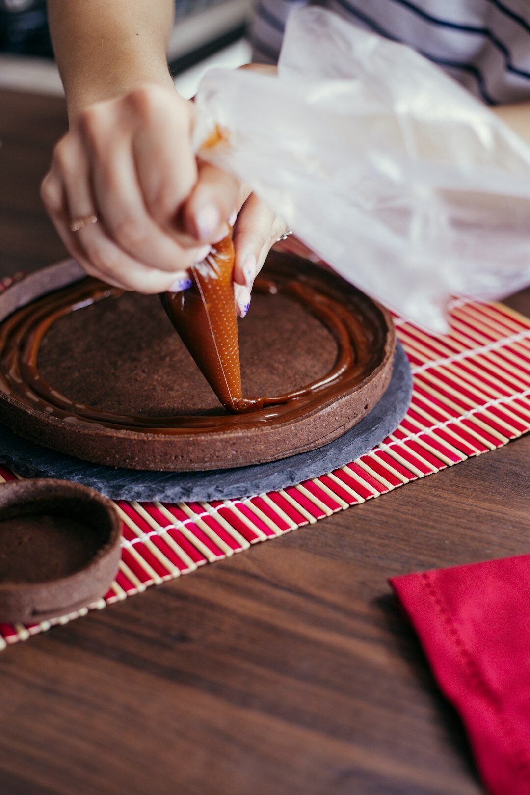 baking sweet cake at home